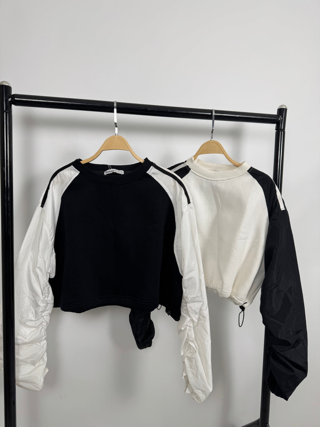 2lines cropped milton X waterproof sweatshirt