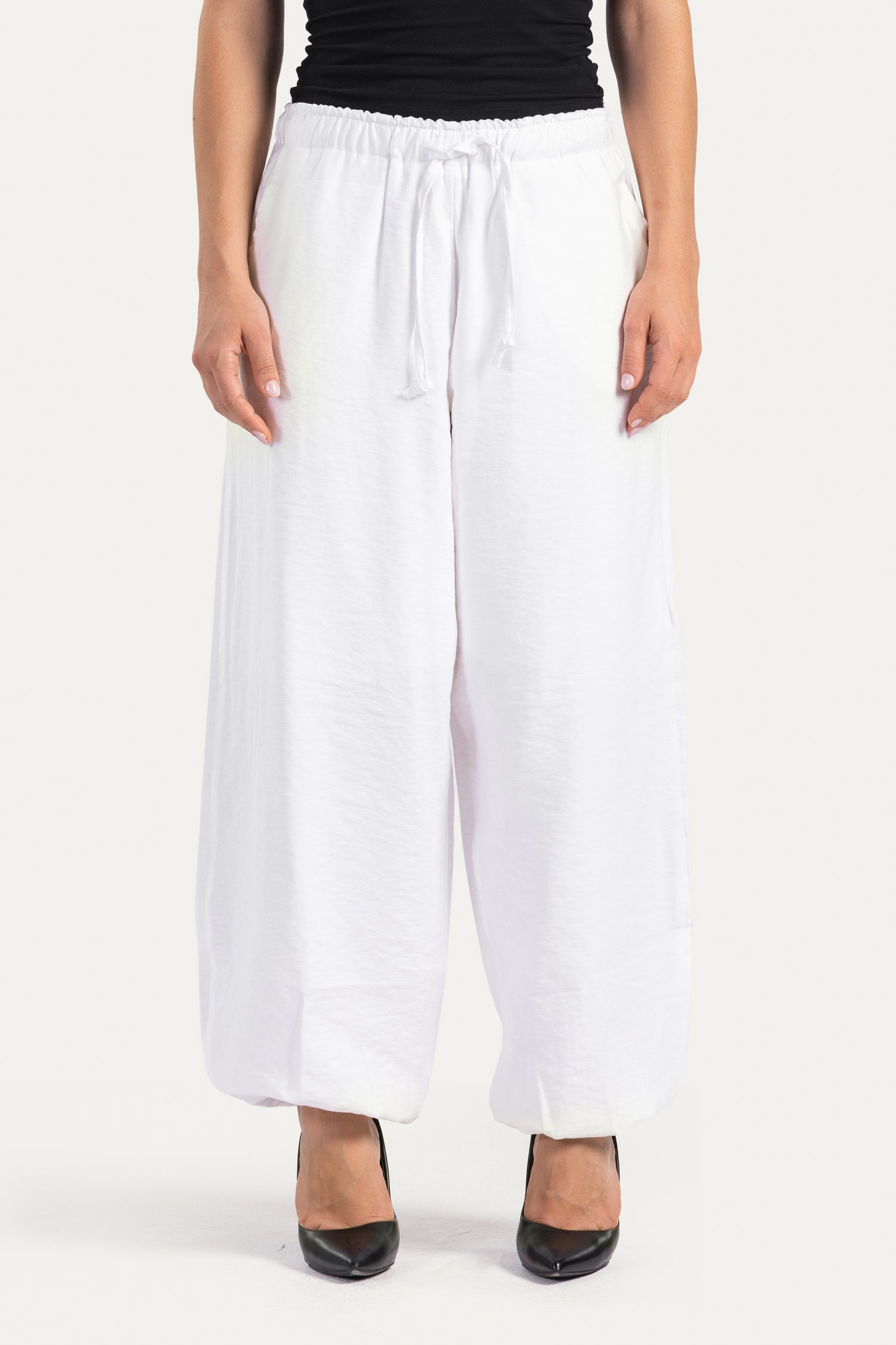 Ballon-fit linen pants