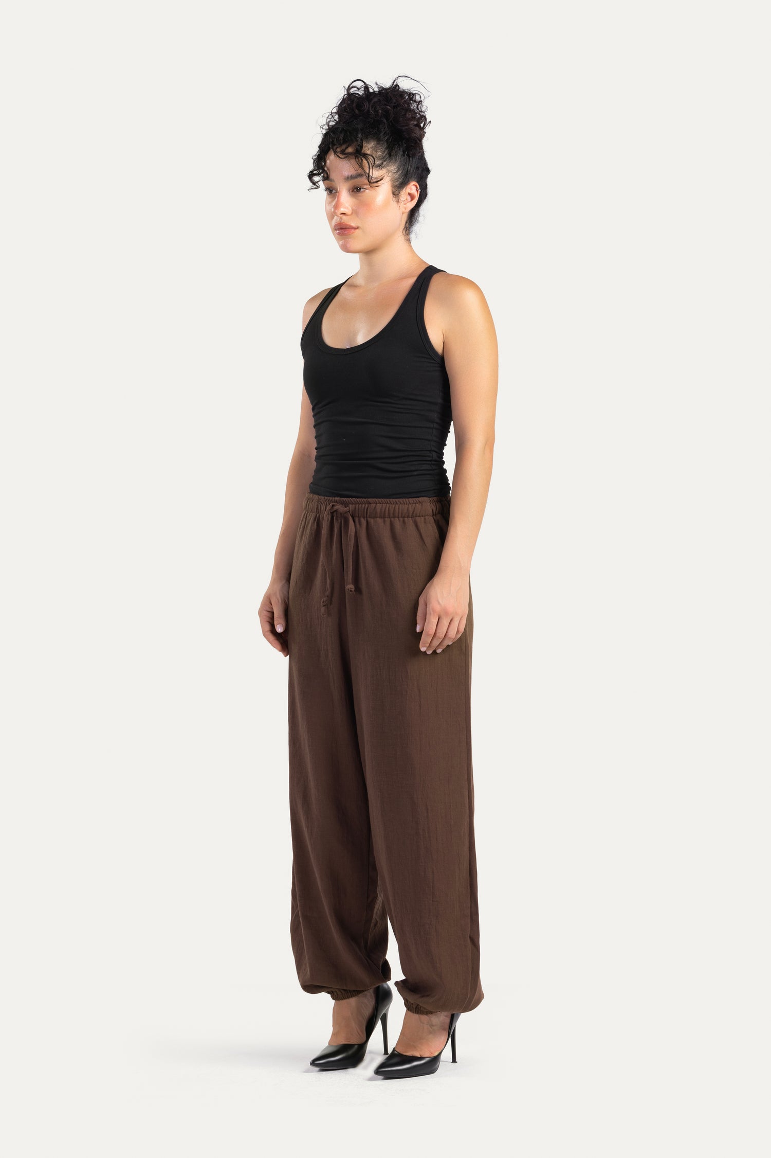 Ballon-fit linen pants