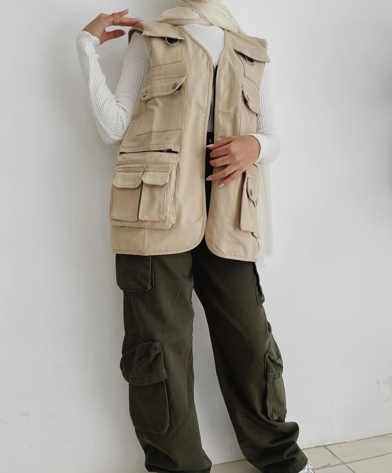 Multi pockets vest