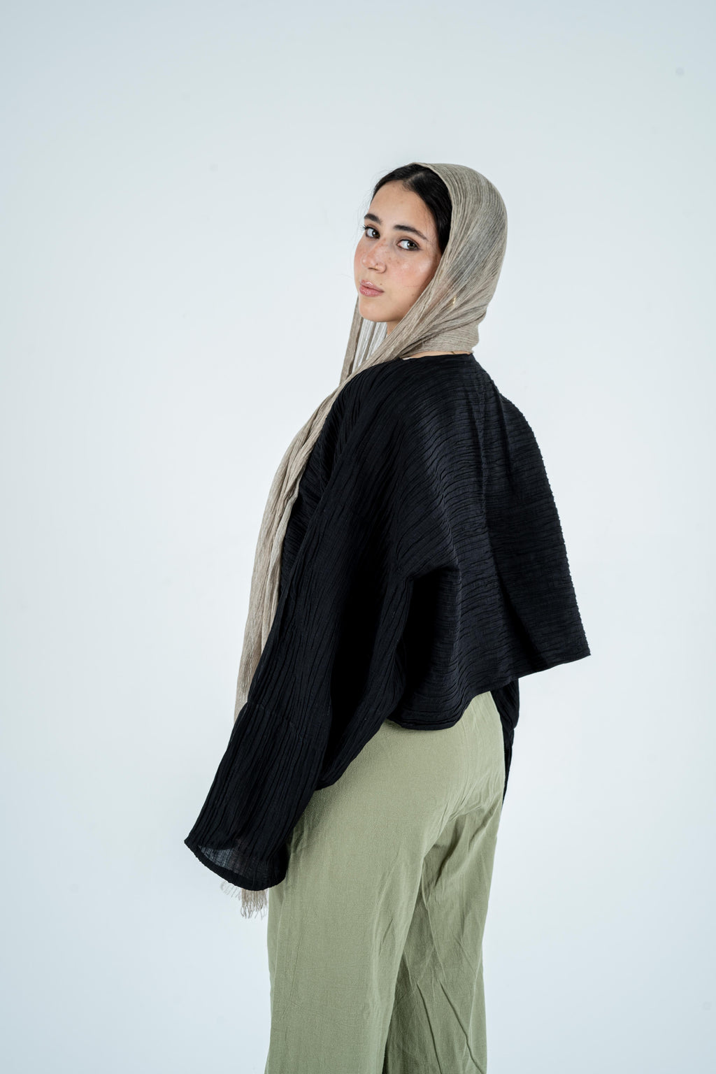 Crew neck loose blouse