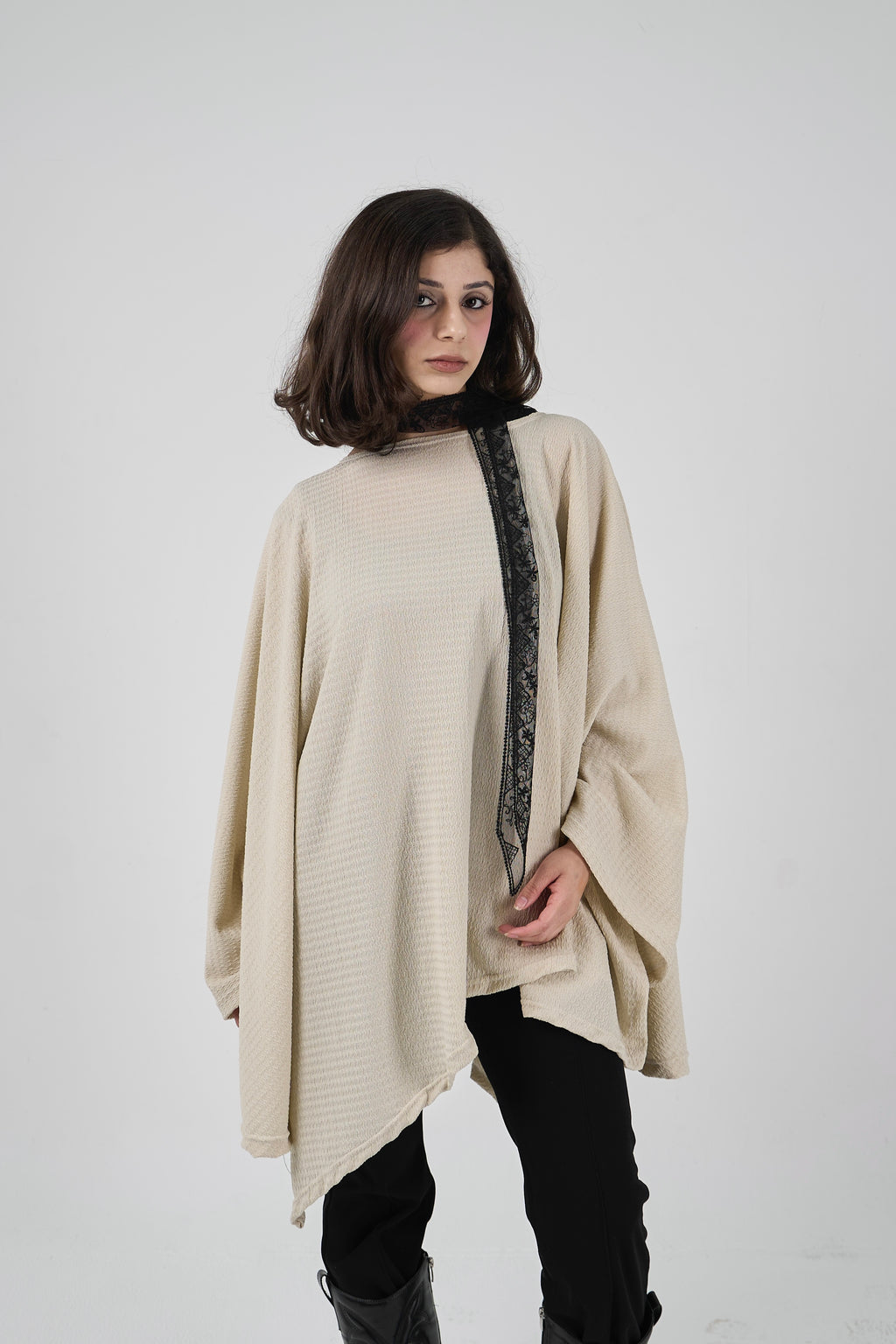 Hollow-out shawl - Beige