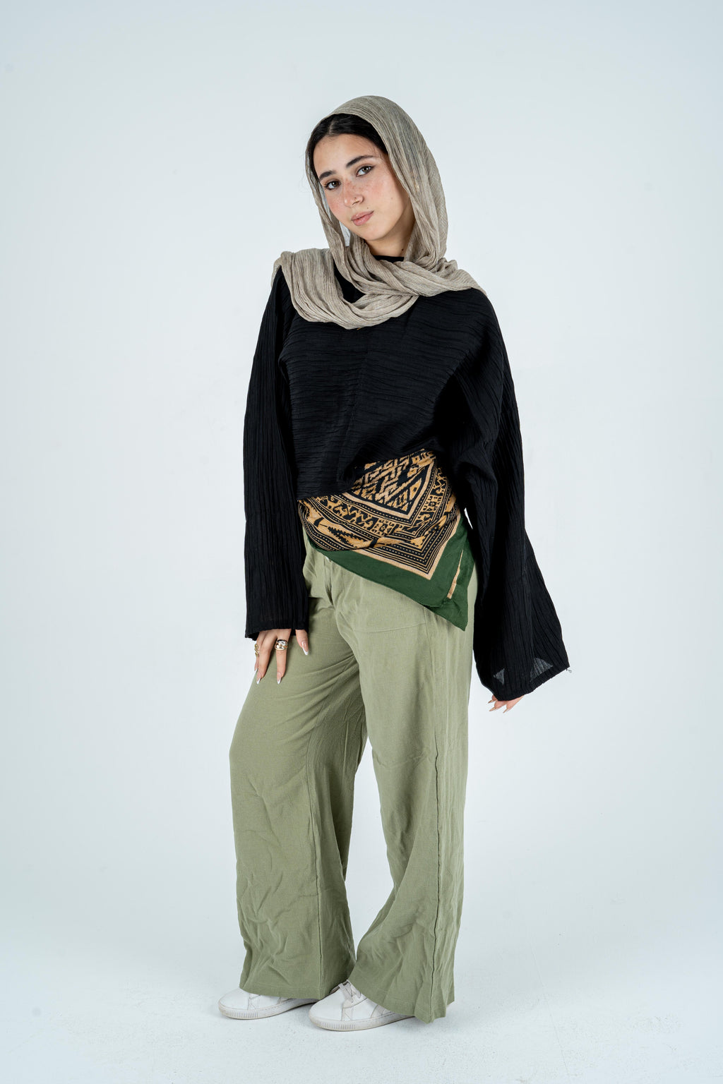 Crew neck loose blouse