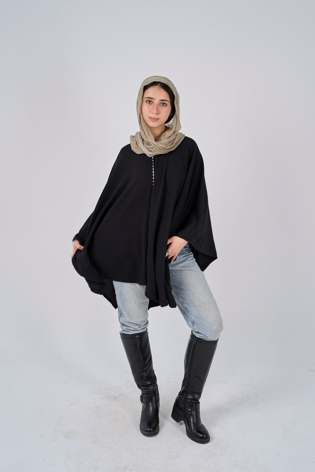 Hollow-out shawl - Black