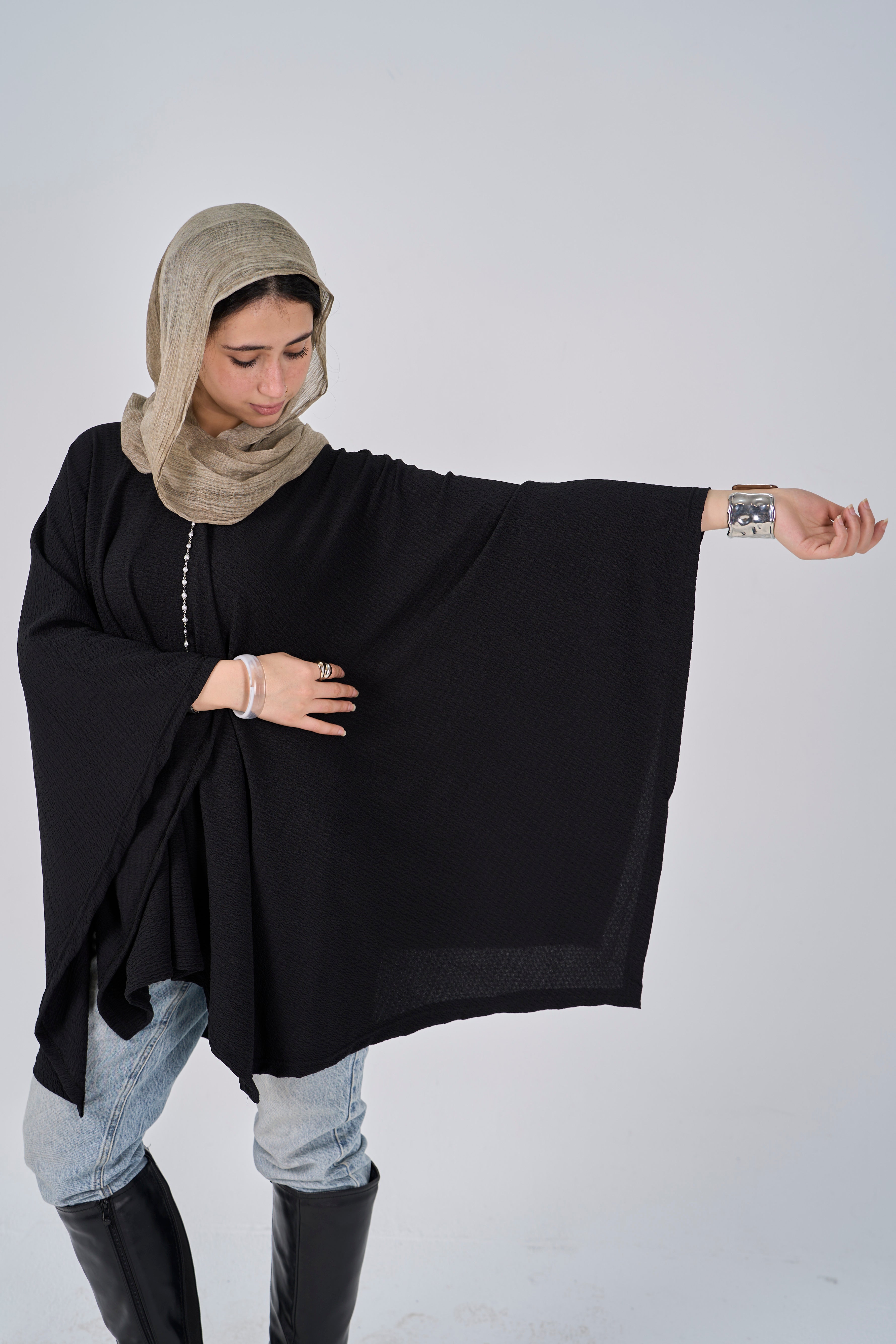 Hollow-out shawl - Black