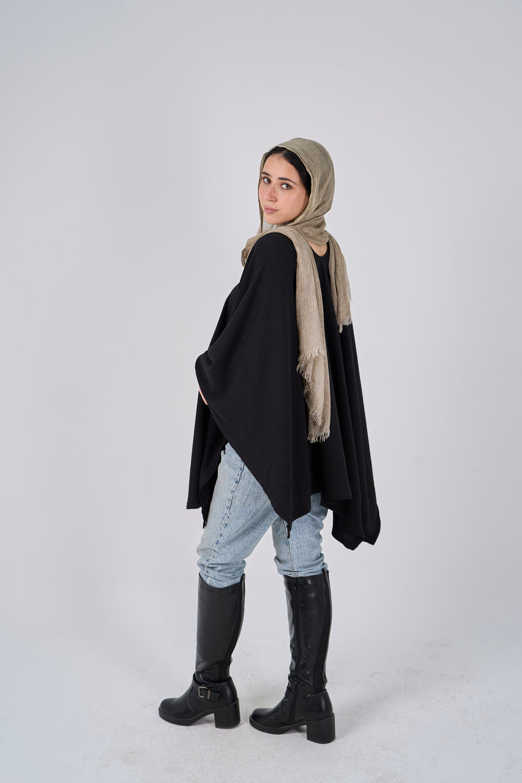 Hollow-out shawl - Black