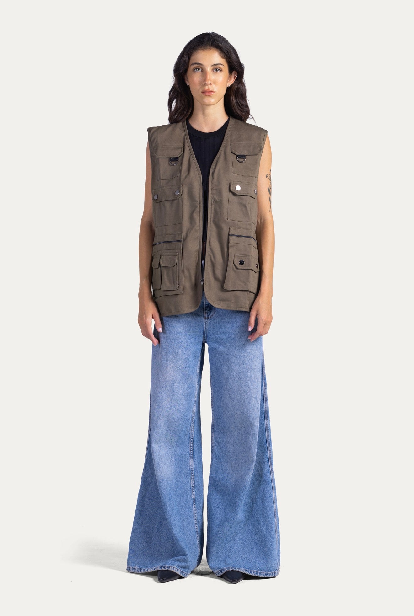 Multi pockets vest