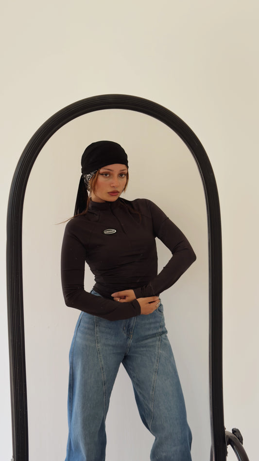 Half zipper top